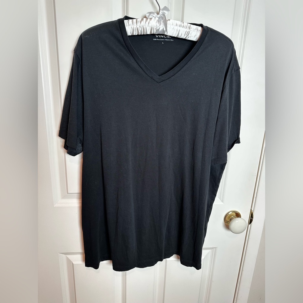 Vince women’s black
V-Neck Tee 100 💯 cotton